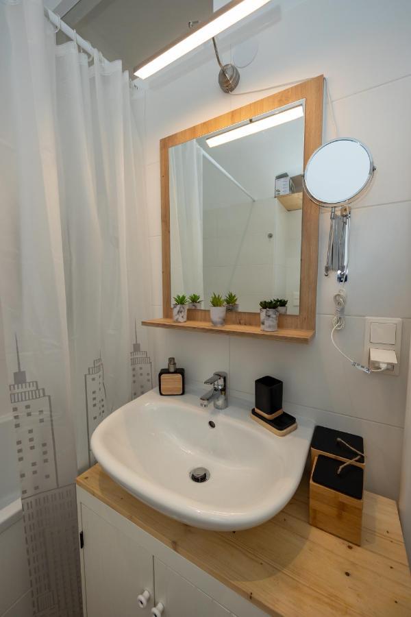 Delightful 1 Bedroom Near Schoenbrunn And Westbahnhof With Big Porch Vienna Luaran gambar