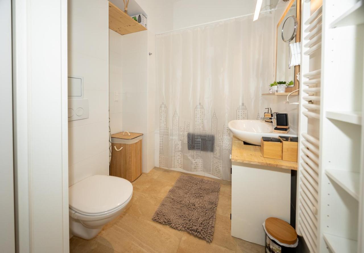 Delightful 1 Bedroom Near Schoenbrunn And Westbahnhof With Big Porch Vienna Luaran gambar